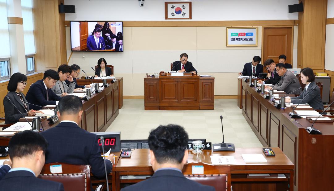 '2025년도 의회운영위원회 행정사무감사(의회사무처)' 게시글의 사진(18) '2025-11-05 2025년도 의회운영위원회 행정사무감사(의회사무처) (18).jpg'