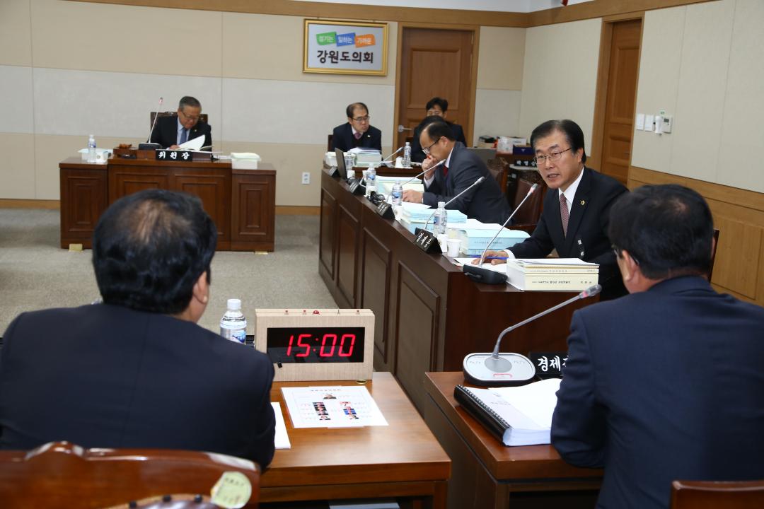 '제251회 제3차 경제건설위원회' 게시글의 사진(22) '2015-11-26 제251회 제3차 경제건설위원회 (22).JPG'