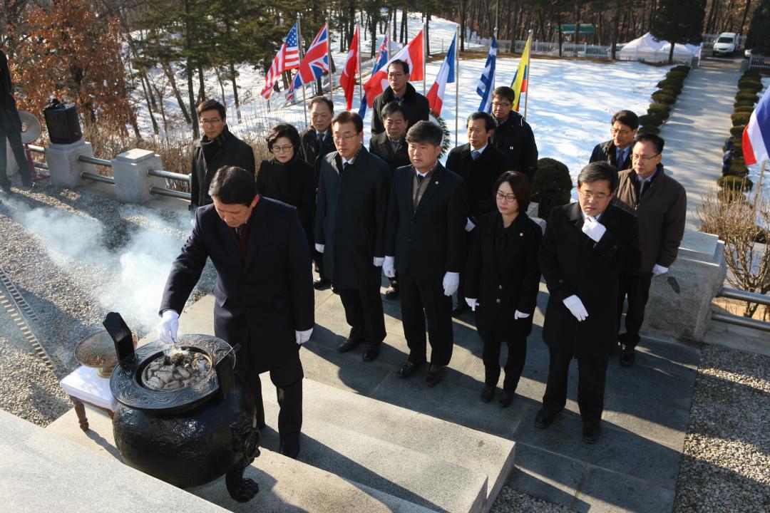 '강원도의회 신년 충렬탑 참배' 게시글의 사진(26) '2015-01-02 강원도의회 신년 충렬탑 참배 (26).jpg'