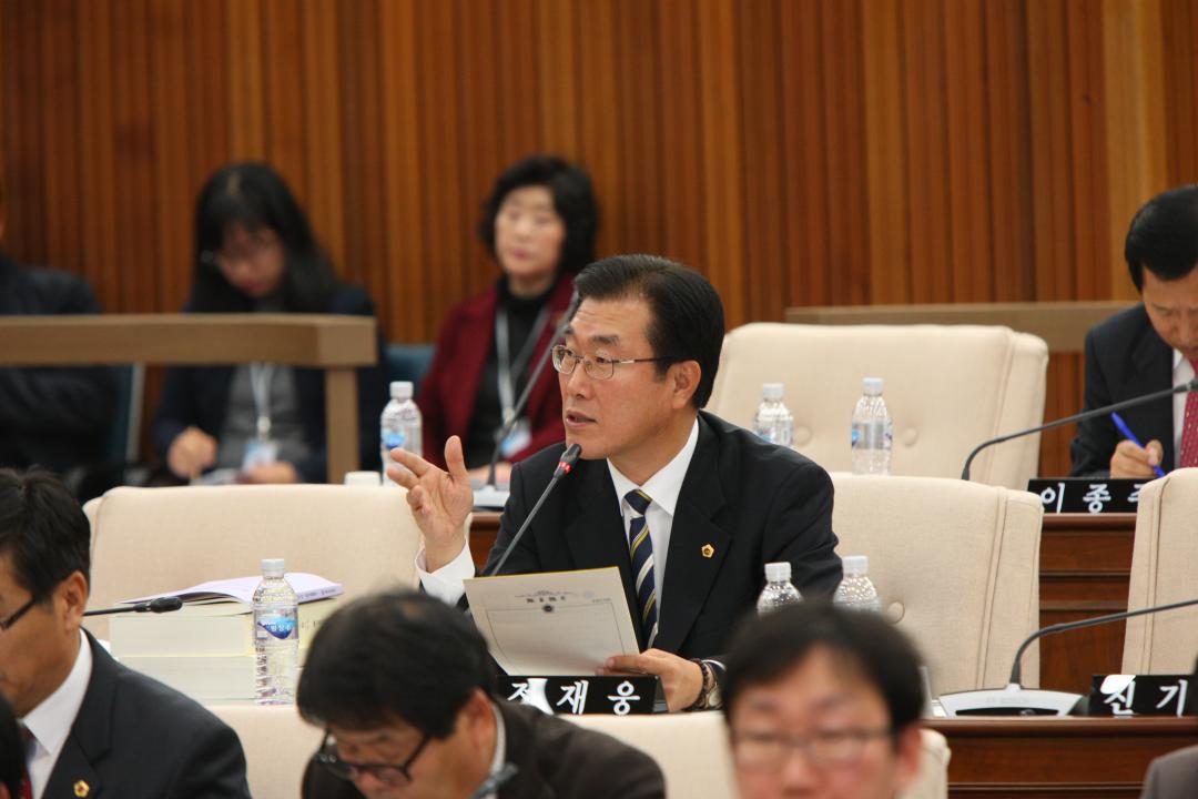 '제1차 예산결산특별위원회' 게시글의 사진(22) '2015-12-02 제1차 예산결산특별위원회 (22).JPG'