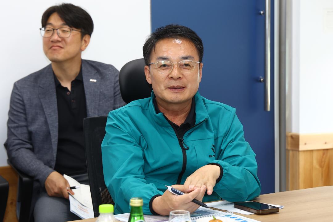 '제339회 경제산업위원회 현지시찰' 게시글의 사진(12) '2025-07-14 제339회 경제산업위원회 현지시찰(태백가덕산 풍력발전) (11).jpg'