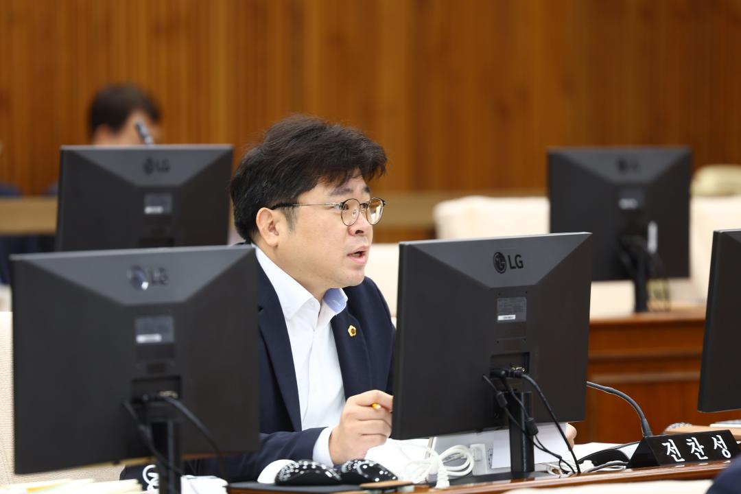 '제342회 제2차 예산결산특별위원회' 게시글의 사진(21) '2025-12-02 제342회 제2차 예산결산특별위원회 (21).jpg'