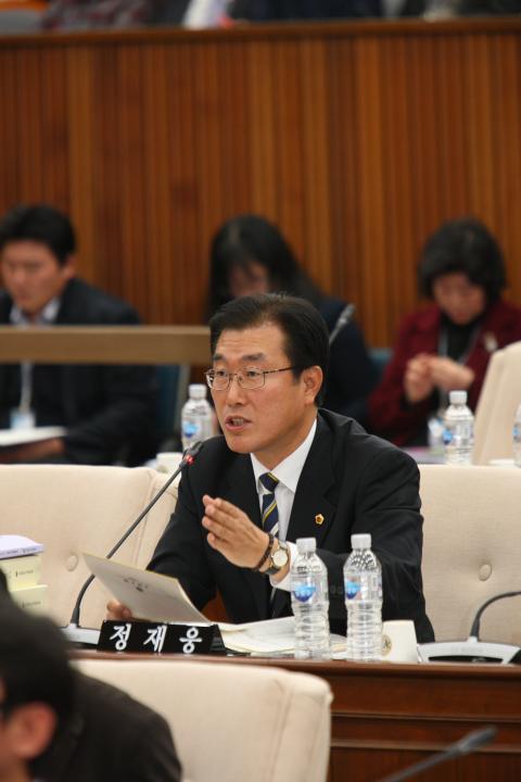 '제1차 예산결산특별위원회' 게시글의 사진(24) '2015-12-02 제1차 예산결산특별위원회 (24).JPG'