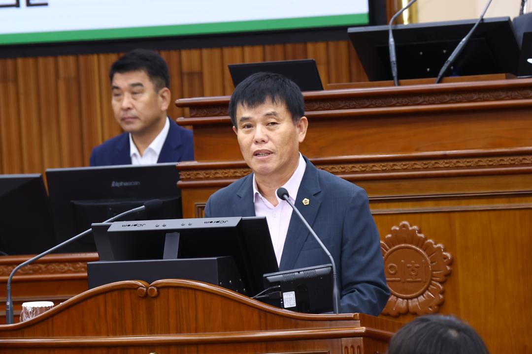 '제339회 제2차 본회의' 게시글의 사진(56) '2025-07-17 제339회 제2차 본회의 (56) 5분자유발언 이영욱의원.jpg'