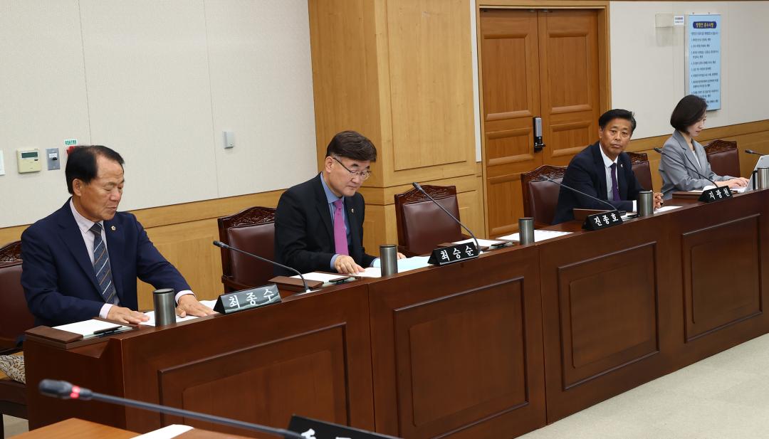 '제341회 강원특별자치도 물 관리 특별위원회' 게시글의 사진(9) '2025-10-22 제341회 강원특별자치도 물 관리 특별위원회 (9).jpg'