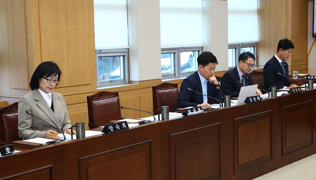 '제342회 제2차 의회운영위원회' 게시글의 사진(12) '2025-11-20 제342회 제2차 의회운영위원회 (12).jpg'