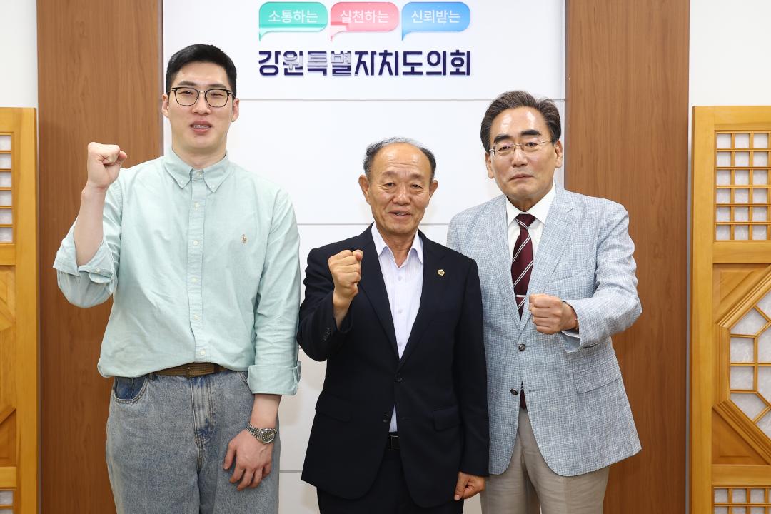 '강원특별자치도의회방문(제네시스 F&T 비비큐 윤현기 대표)' 게시글의 사진(5) '2026-07-27 강원도의회방문(제네시스 F&T 비비큐 윤현기 대표) (5).jpg'