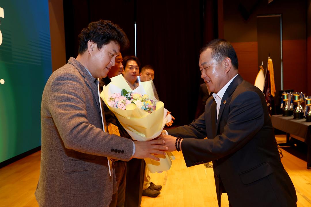 '제107회 전국동계체육대회 강원특별자치도 선수단 유공자 시상식' 게시글의 사진(9) '2026-03-31 제107회 전국동계체육대회 강원특별자치도 선수단 유공자 시상식 (9).jpg'