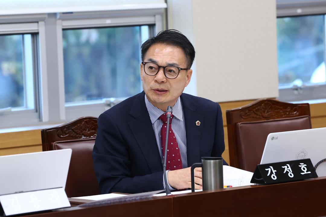 '2025년도 의회운영위원회 행정사무감사(의회사무처)' 게시글의 사진(74) '2025-11-05 2025년도 의회운영위원회 행정사무감사(의회사무처) (74).jpg'