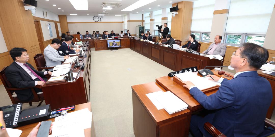 '제336회(폐회중) 제2차 강원특별자치도경제진흥원 인사청문특별위원회' 게시글의 사진(29) '2025-05-07 제336회 제2차 강원특별자치도경제진흥원 인사청문특별위원회 (29).jpg'