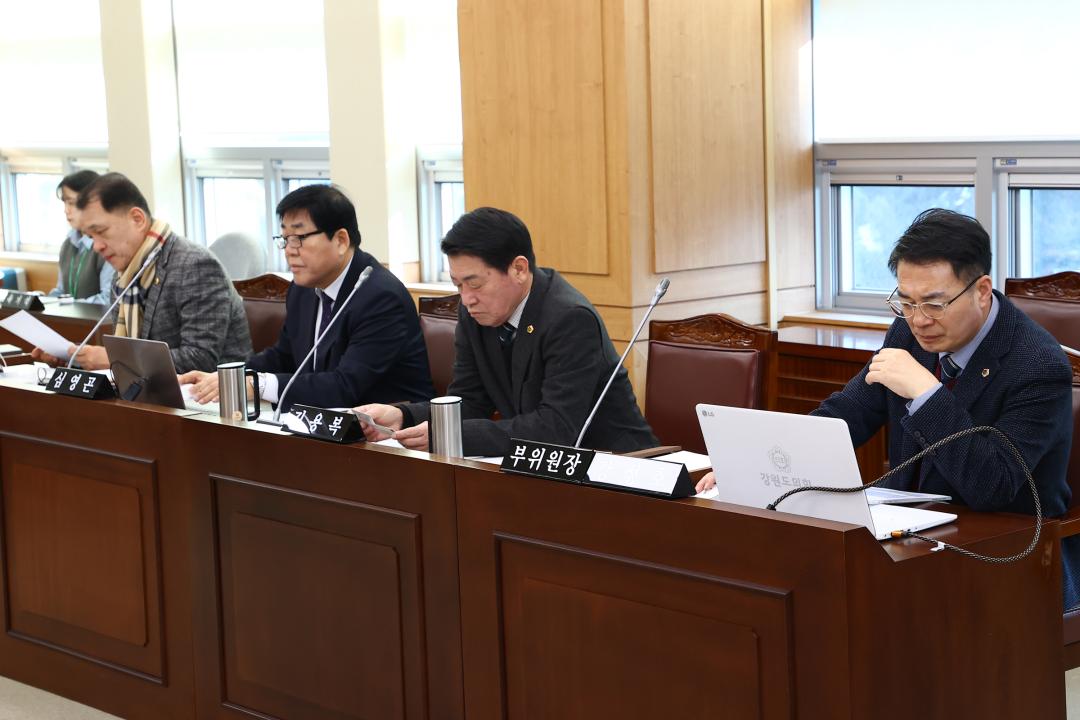 '제334회 제1차 경제산업위원회' 게시글의 사진(6) '2025-02-05 제334회 제1차 경제산업위원회 (4).jpg'