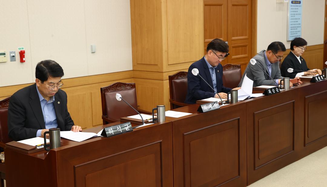 '제337회 제3차 강원특별자치도경제진흥원장 인사청문특별위원회' 게시글의 사진(10) '2025-05-12 제337회 제3차 강원특별자치도경제진흥원 인사청문특별위원회 (10).jpg'