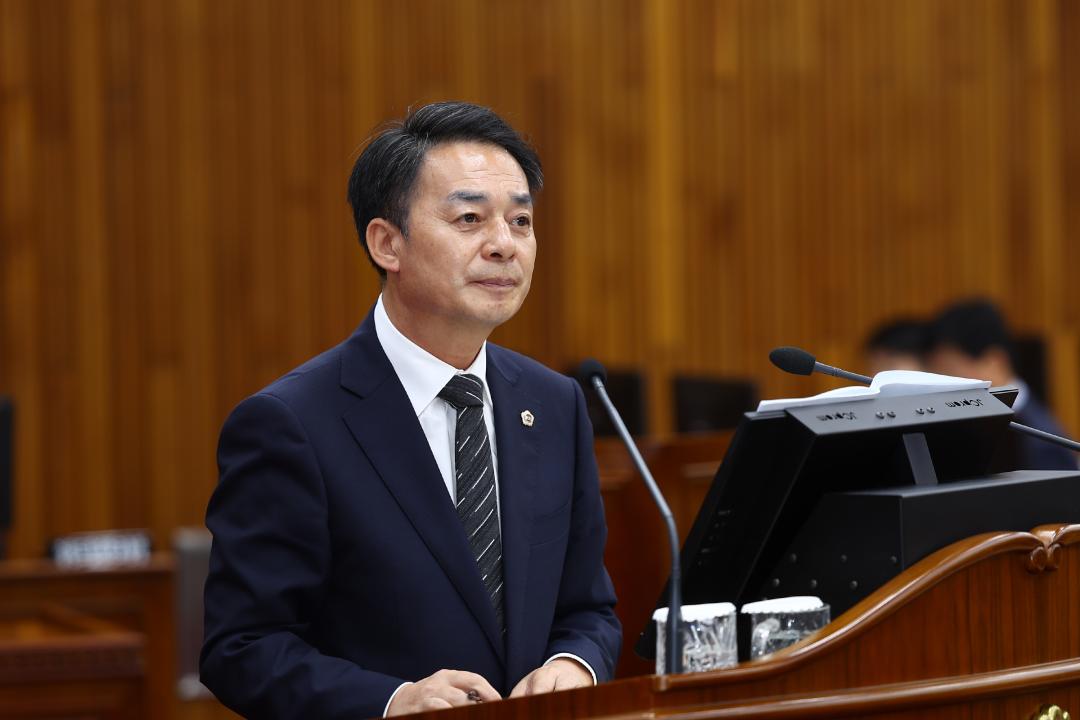 '제341회 제4차 본회의(제3차 도정 및 교육행정에 관한 질문)' 게시글의 사진(20) '2025-10-22 제341회 제4차 본회의(제3차 도정 및 교육행정에 관한 질문) (21) 강정호의원.jpg'