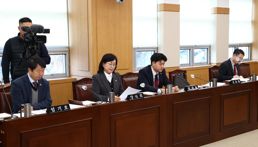 '제335회 제1차 의회운영위원회' 게시글의 사진(14) '2025-03-05 제335회 제1차 의회운영위원회 (14).jpg'
