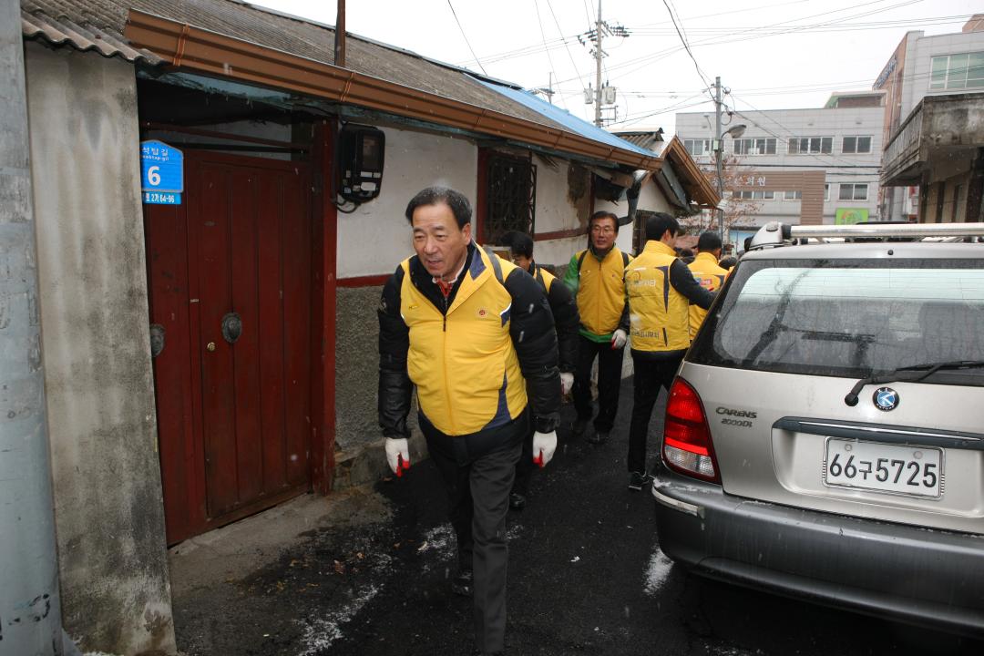 '강원도의회 연탄배달 봉사활동' 게시글의 사진(192) '2014-12-15 강원도의회 연탄배달 봉사활동 (192).jpg'