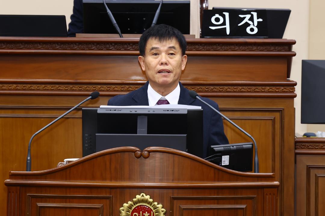 '제344회 제2차 본회의(2026년도 제1회 도정 및 교육행정에 관한 질문)' 게시글의 사진(14) '2026-04-02 제344회 제2차본회의(2026년도 제1회 도정 및 교육행정에 관한 질문) (14) 이영욱 의원.jpg'