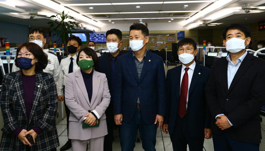 '기획행정위원회 강원도소방본부 119종합상황실 격려 방문' 게시글의 사진(12) '2021-11-05 기획행정위원회 강원도소방본부 119종합상황실 격려 방문 (12).jpg'