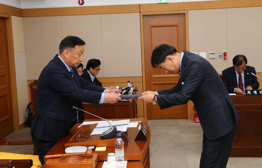 '2019년도 농림수산위원회 행정사무감사(환동해본부)' 게시글의 사진(7) '2019-11-15 2019년도 농림수산위원회 행정사무감사(환동해본부) (7).jpg'