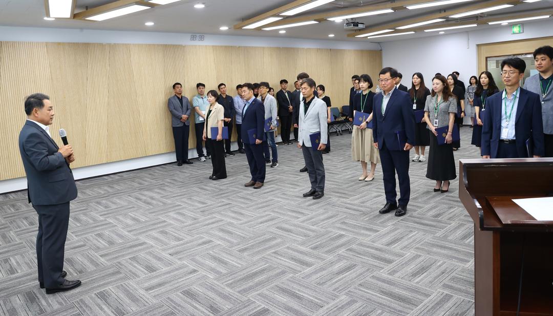 '강원특별자치도의회사무처 공무원 임용장 수여식' 게시글의 사진(40) '2025-07-22 강원특별자치도의회사무처 공무원 임용장 수여식 (40).jpg'