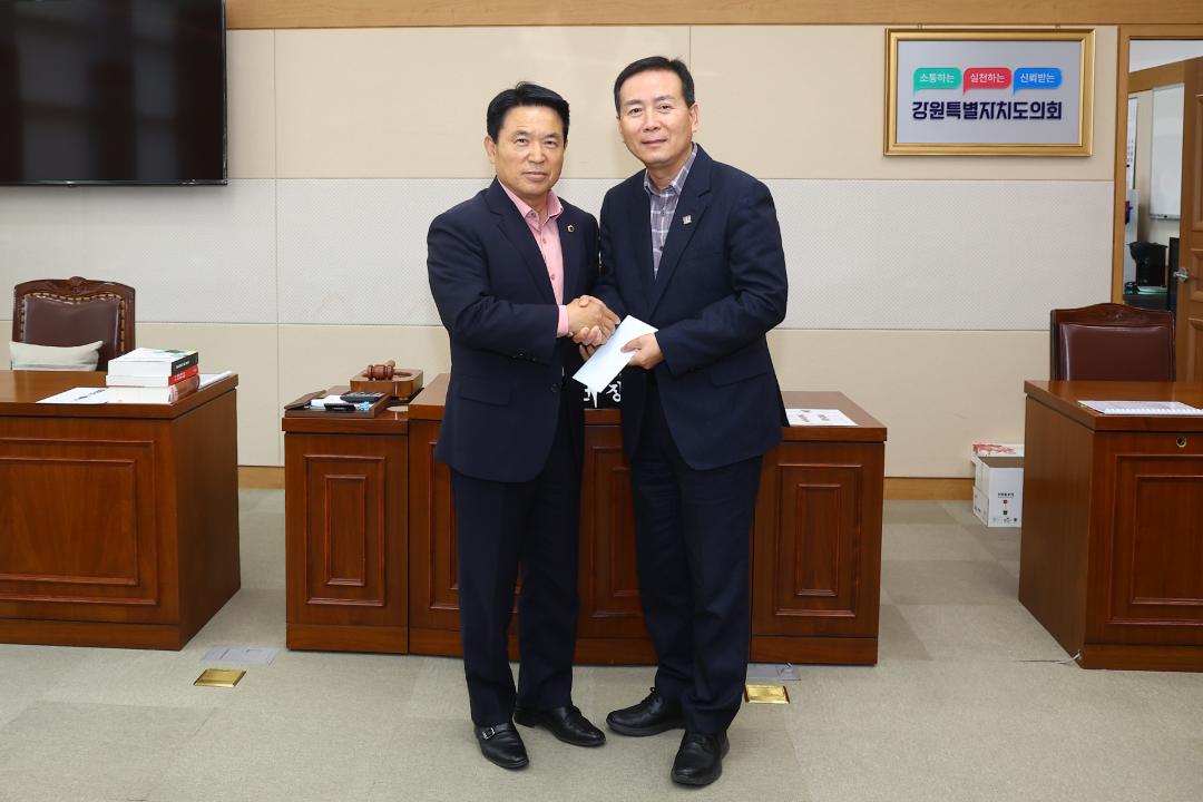 '강원특별자치도의회 사회문화위원회 제45회 전국장애인체육대회 강원특별자치도 출전 선수단 격려금 전달식' 게시글의 사진(3) '2025-10-29 강원특별자치도의회 사회문화위원회 제45회 전국장애인체육대회 강원특별자치도 출전 선수단 격려금 전달식 (3).jpg'