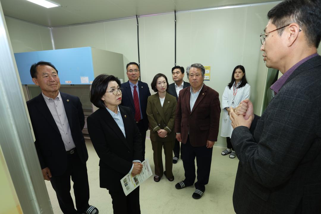 '제333회 농림수산위원회 현지시찰(산림과학연구원)' 게시글의 사진(28) '2024-11-14 제333회 농림수산위원회 현지시찰(산림과학연구원) (29).jpg'