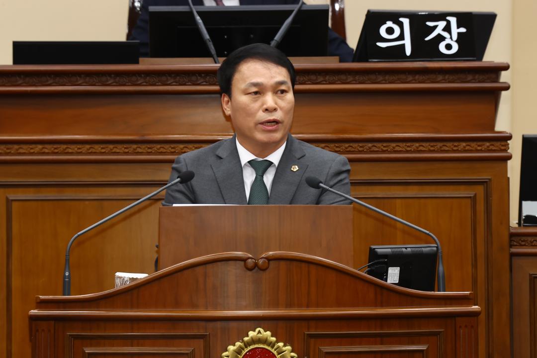 '제335회 제2차 본회의(제1차 도정 및 교육행정에 관한 질문)' 게시글의 사진(48) '2025-03-11 제335회 제2차 본회의(제1차 도정 및 교육행정에 관한 질문) (48) 박기영 의원.jpg'