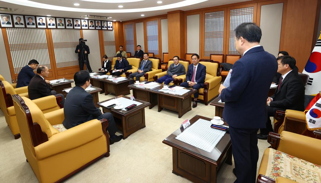 '베트남 디엔비엔성 대표단 강원특별자치도의회 내방' 게시글의 사진(13) '2025-12-30 베트남 디엔비엔성 대표단 강원특별자치도의회 내방 (13).jpg'