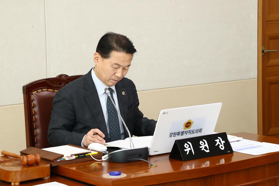 '제335회 제1차 경제산업위원회' 게시글의 사진(9) '2025-03-06 제335회 제1차 경제산업위원회 (9).jpg'