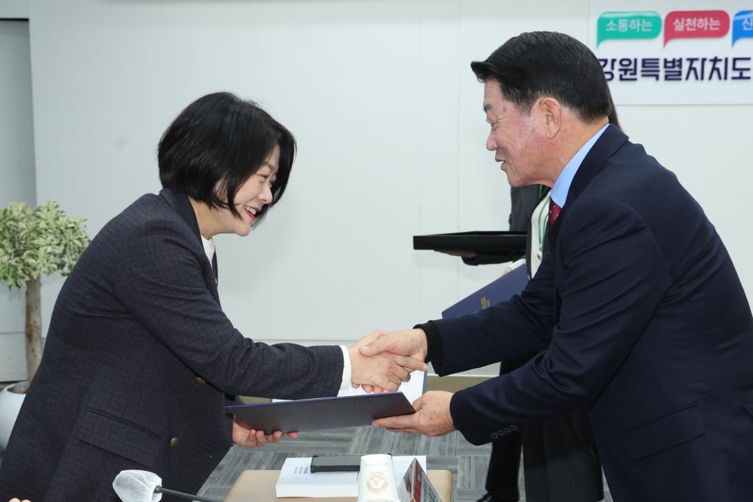 '2024년 제3차 강원특별자치도의회 입법평가위원회' 게시글의 사진(5) '2024-12-11 2024년 제3차 강원특별자치도의회 입법평가위원회 (5).jpg'