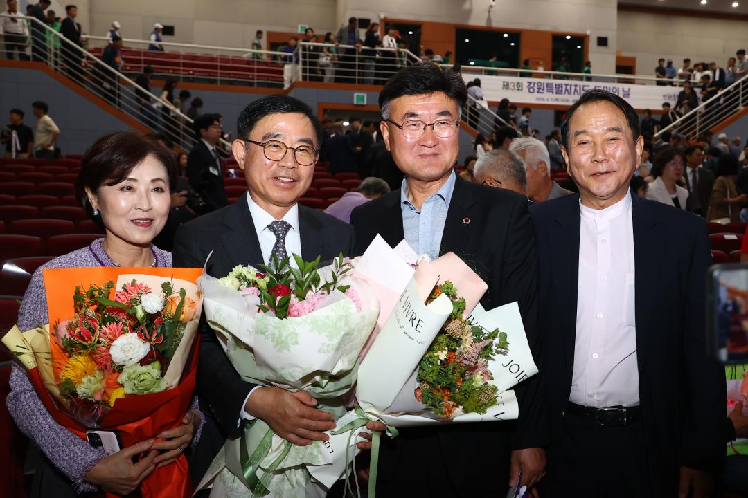 '제3회 강원특별자치도 도민의 날 기념식' 게시글의 사진(15) '2026-06-11 제3회 강원특별자치도 도민의 날 (15).jpg'