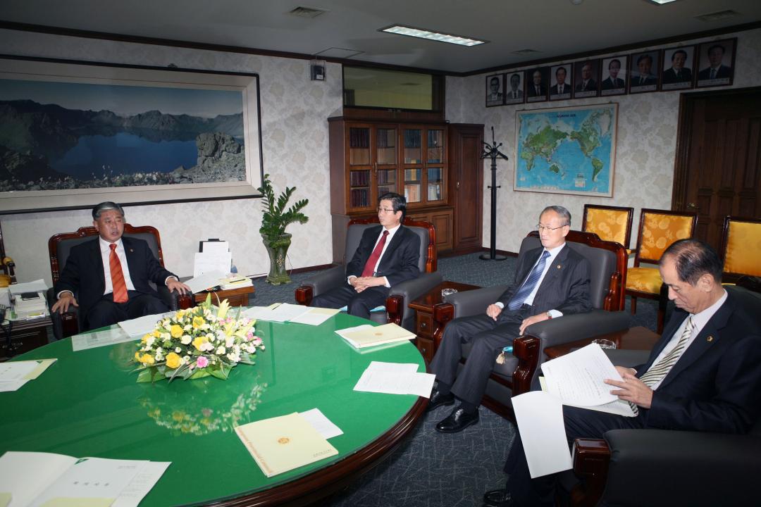 '상임위원회 연석회의' 게시글의 사진(4) '2009-11-12 상임위원회 연석회의 (4).jpg'