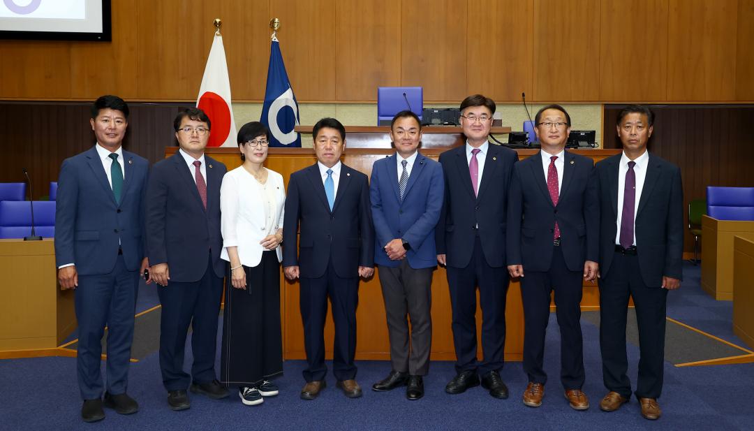 '강원특별자치도의회 한일국제교류협회 2025년 일본 돗토리현 방문' 게시글의 사진(80) '2025-07-29 강원특별자치도의회 한일국제교류협회 2025년 일본 돗토리현 방문 (97)_03_돗토리현의회 의장 예방.jpg'