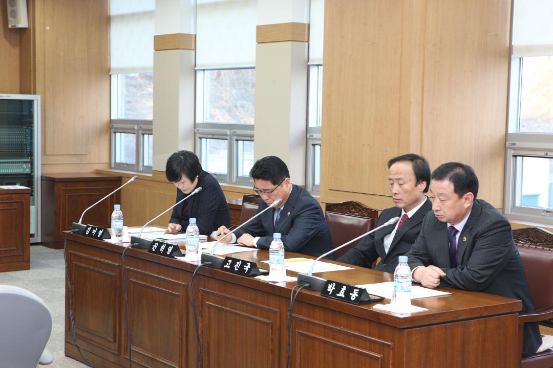 '207회 제1차 농림수산위원회' 게시글의 사진(7) '2011-02-21 207회 제1차 농림수산위원회 (7).jpg'