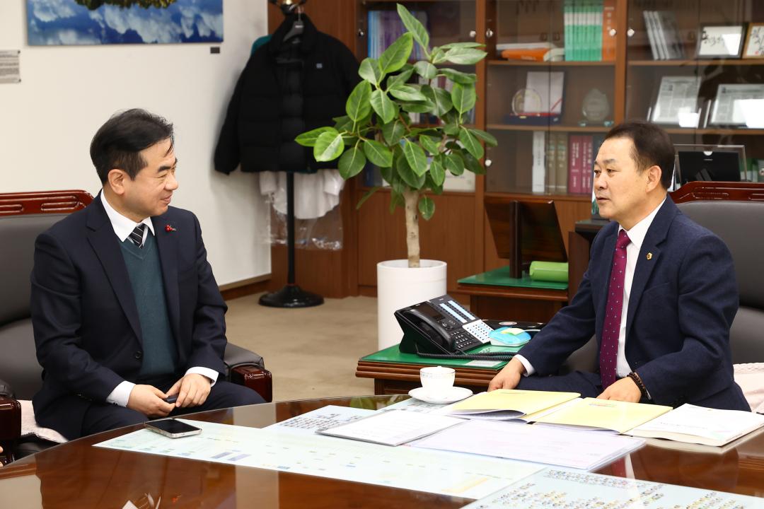 '강원특별자치도의회 방문(춘천KBS 신임총국장)' 게시글의 사진(4) '2026-01-22 강원특별자치도의회 방문(춘천KBS 신임총국장) (4).jpg'