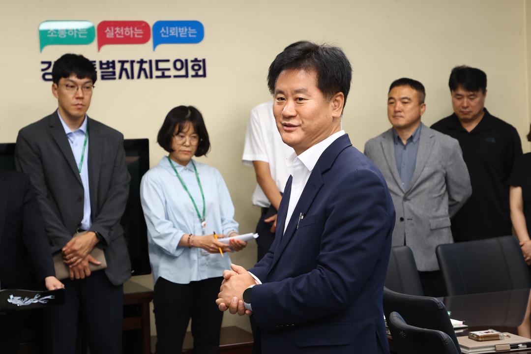 '강원특별자치도의회 인사발령장 전달식' 게시글의 사진(21) '2026-07-01 강원특별자치도의회 인사발령장 전달식 (21).jpg'