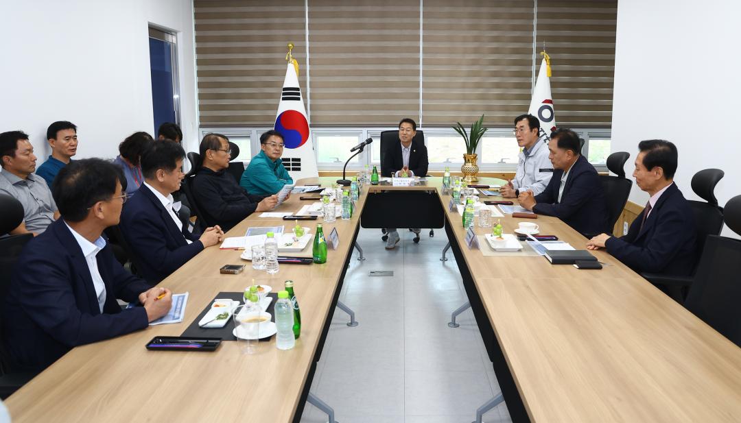 '제339회 경제산업위원회 현지시찰' 게시글의 사진(3) '2025-07-14 제339회 경제산업위원회 현지시찰(태백가덕산 풍력발전) (2).jpg'