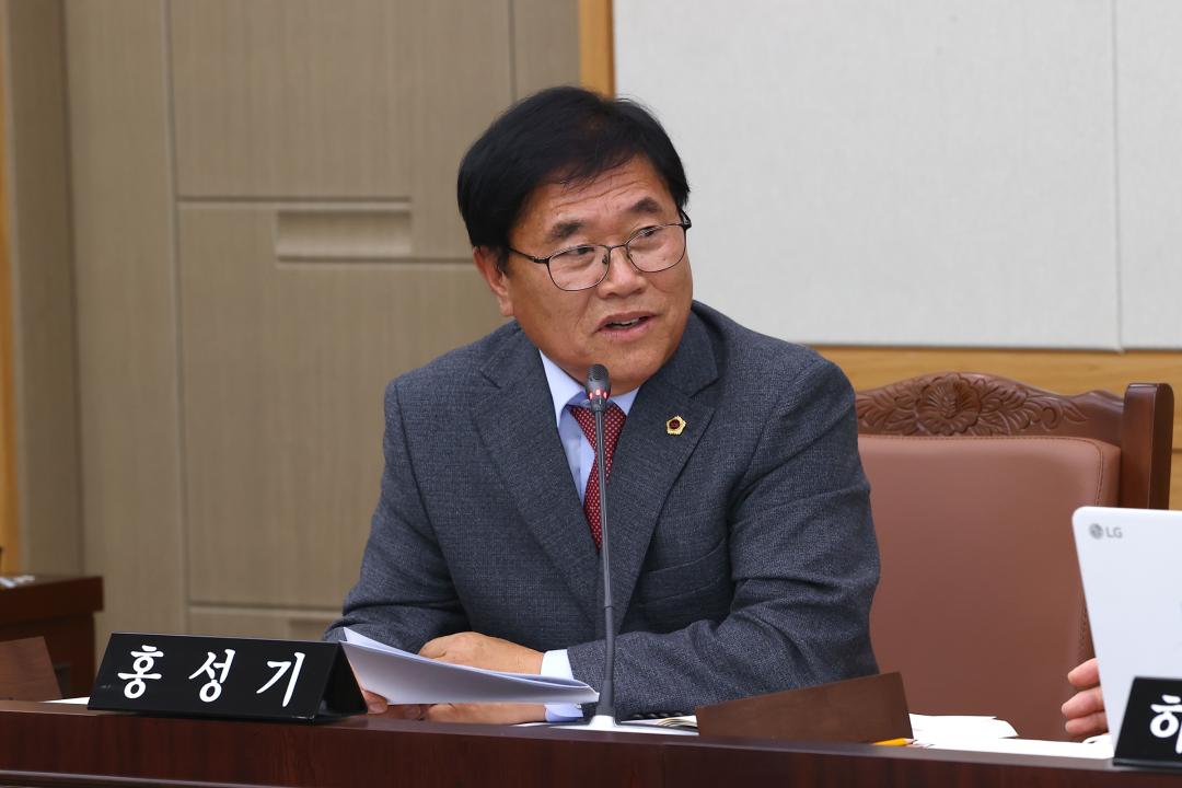'2025년도 안전건설위원회 행정사무감사(건설교통국)' 게시글의 사진(67) '2025-11-07 2025년도 안전건설위원회 행정사무감사(건설교통국) (67).jpg'