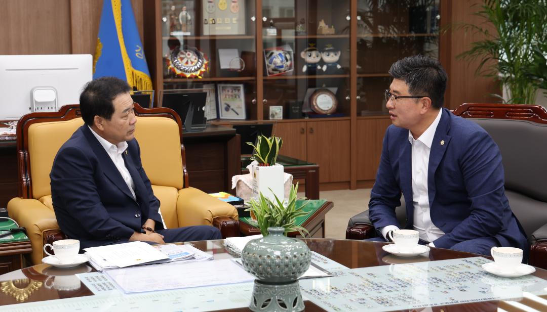 '양양군의장 강원특별자치도의회 방문' 게시글의 사진(6) '2024-07-25 양양군의장 면담 (6).jpg'