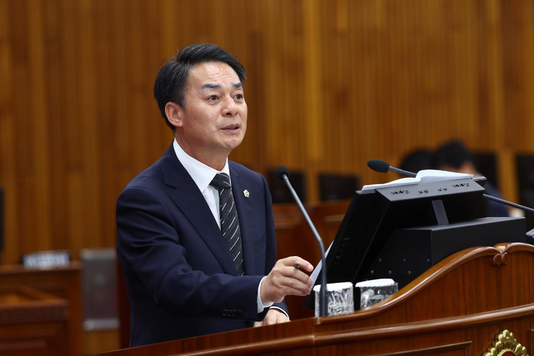 '제341회 제4차 본회의(제3차 도정 및 교육행정에 관한 질문)' 게시글의 사진(21) '2025-10-22 제341회 제4차 본회의(제3차 도정 및 교육행정에 관한 질문) (22) 강정호의원.jpg'