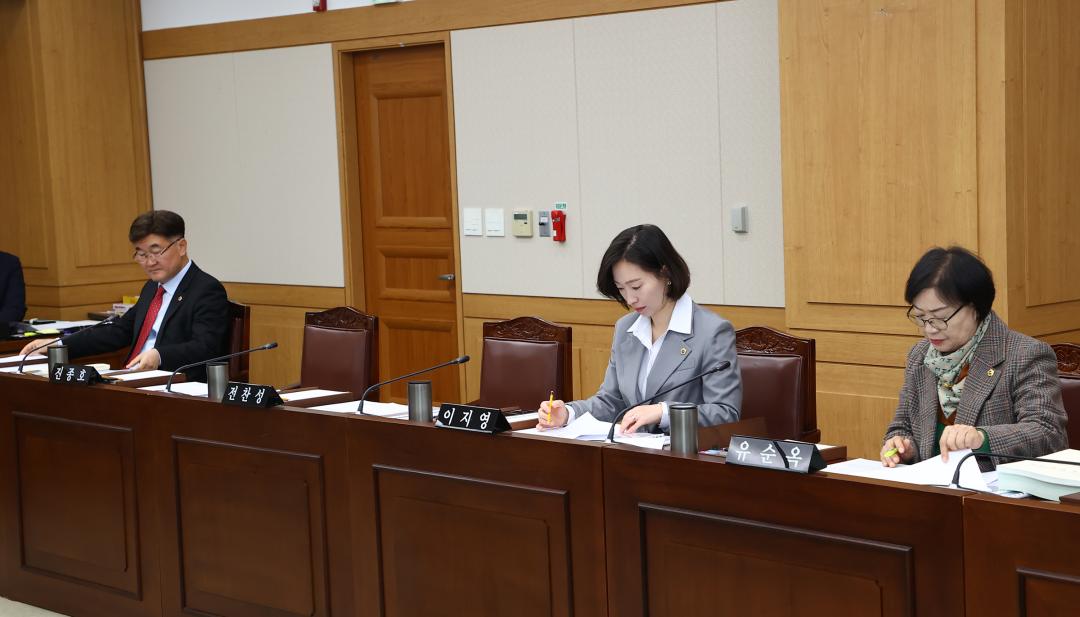 '제342회 제2차 의회운영위원회' 게시글의 사진(6) '2025-11-20 제342회 제2차 의회운영위원회 (6).jpg'