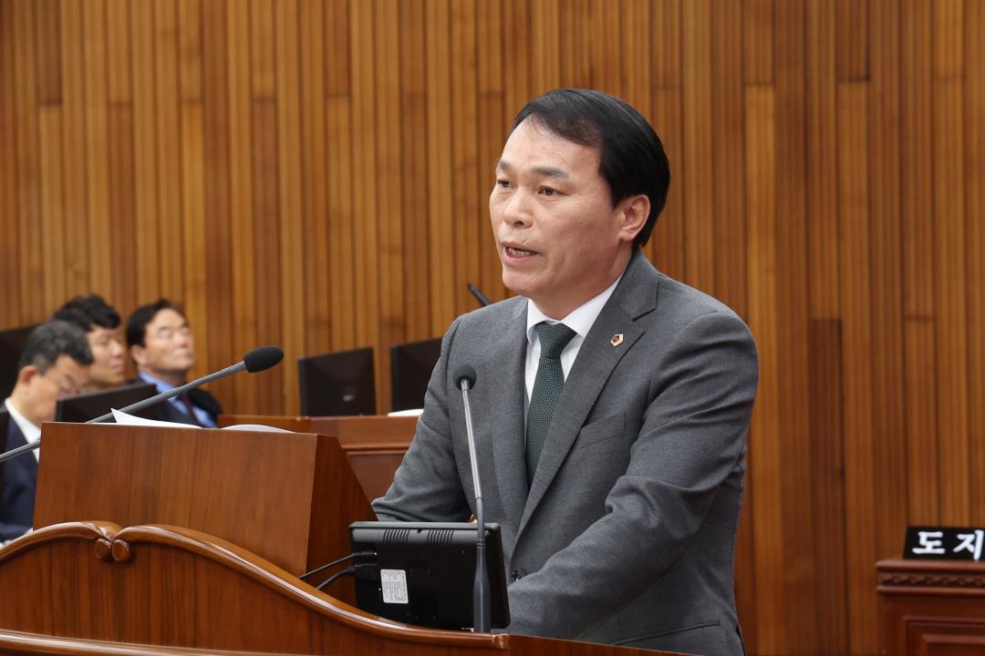 '제335회 제2차 본회의(제1차 도정 및 교육행정에 관한 질문)' 게시글의 사진(55) '2025-03-11 제335회 제2차 본회의(제1차 도정 및 교육행정에 관한 질문) (55) 박기영 의원.jpg'