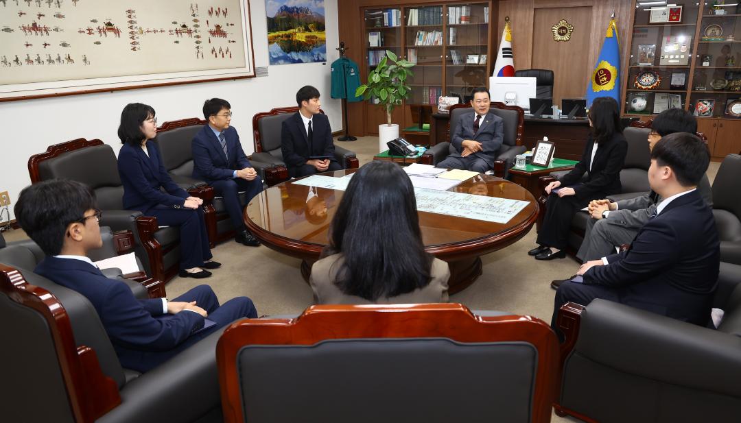 '강원특별자치도의회 신규 임용장 수여식' 게시글의 사진(20) '2025-09-29 임용장 수여식 (20).jpg'