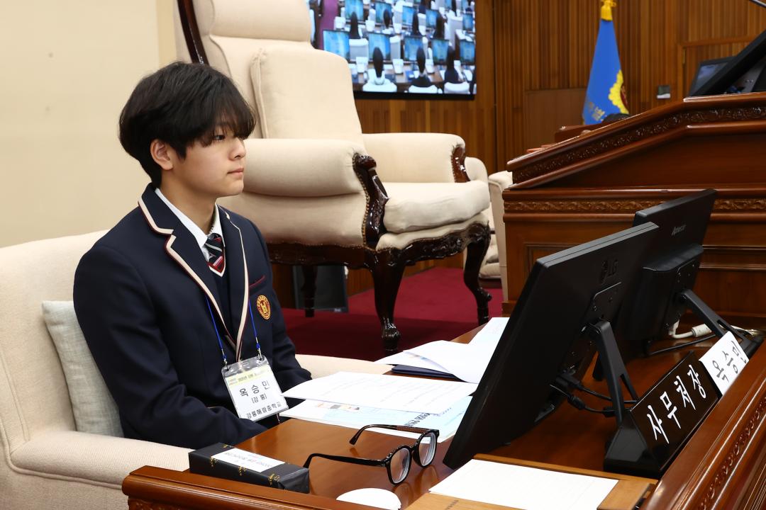 '2025 강원 청소년도의회' 게시글의 사진(125) '2025-04-11 2025 강원 청소년도의회 (125).jpg'