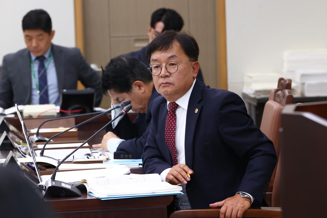 '2025년도 안전건설위원회 행정사무감사(소방본부)' 게시글의 사진(47) '2025-11-06 2025년도 안전건설위원회 행정사무감사(소방본부) (47).jpg'