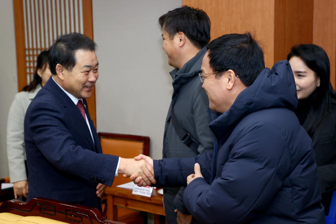 '베트남 디엔비엔성 대표단 강원특별자치도의회 내방' 게시글의 사진(2) '2025-12-30 베트남 디엔비엔성 대표단 강원특별자치도의회 내방 (2).jpg'