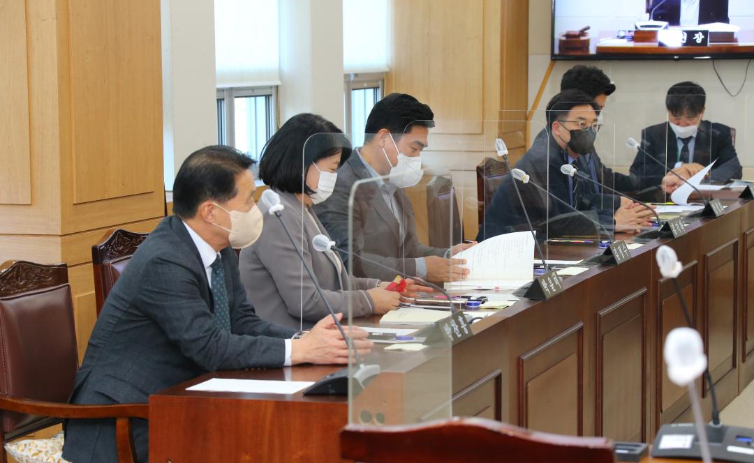'제1차 강원신용보증재단 이사장 인사청문특별위원회' 게시글의 사진(2) '2022-11-02 제1차 강원신용보증재단 이사장 인사청문특별위원회(의회운영위원회) (2).JPG'