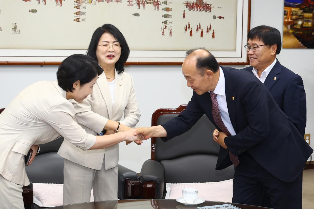 '강원특별자치도의회방문(춘천시의회)' 게시글의 사진(2) '2026-07-28 강원도의회방문(춘천시의회) (2).jpg'