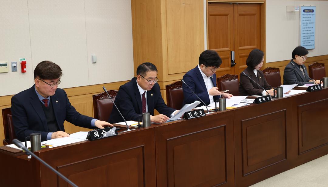 '제343회 제1차 의회운영위원회' 게시글의 사진(15) '2026-02-03 제343회 제1차 의회운영위원회 (16).jpg'