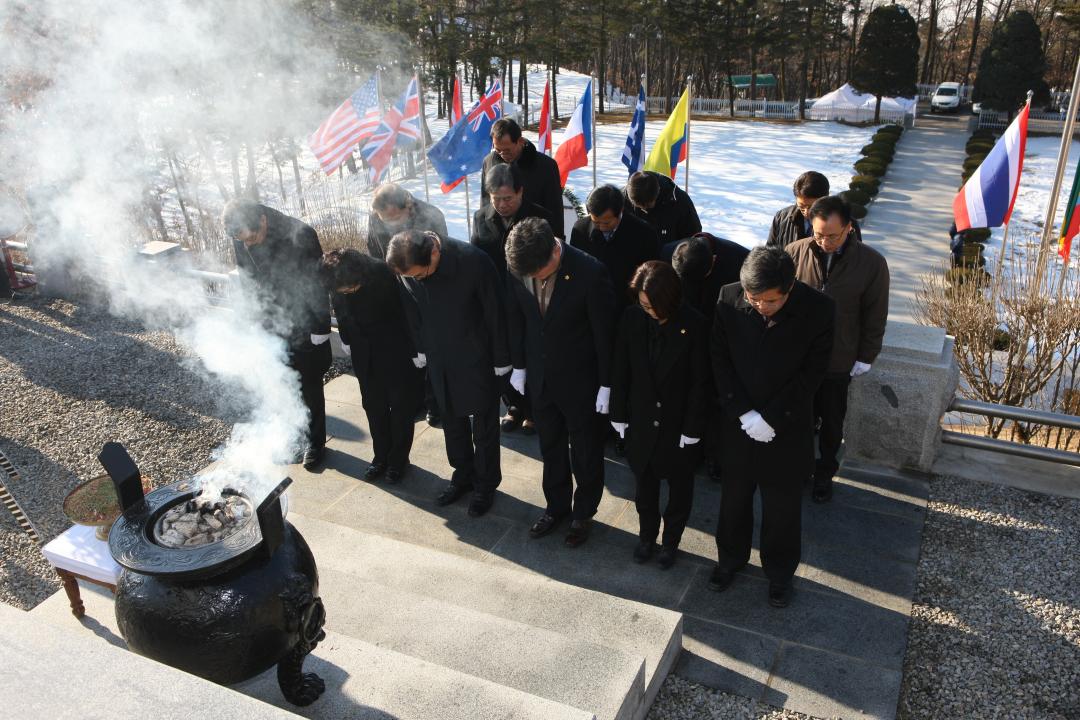 '강원도의회 신년 충렬탑 참배' 게시글의 사진(35) '2015-01-02 강원도의회 신년 충렬탑 참배 (35).jpg'