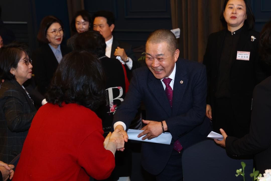 '강원특별자치도여성단체협의회 회장이취임식' 게시글의 사진(3) '2026-02-23 강원특별자치도여성단체협의회 회장이취임식 (8).jpg'